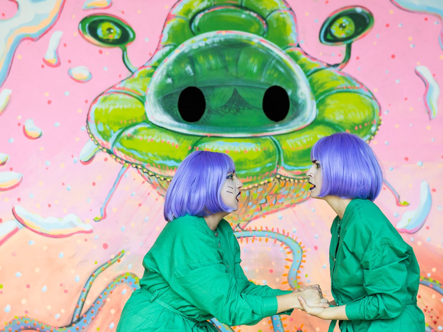 Pas touche (parade en planète inconnue) - @ Teona Goreci